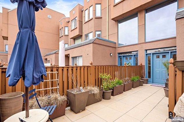 309 Hancock Ct, Edgewater, NJ 07020