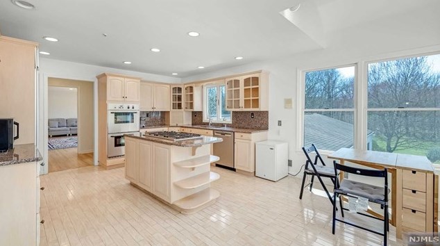 14 Greenbrook Rd, West Caldwell NJ  07006-4320 exterior