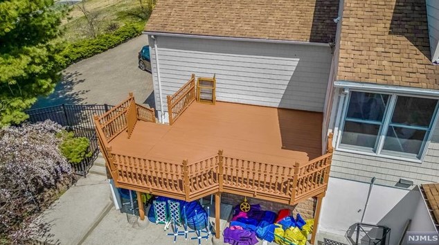 14 Greenbrook Rd, West Caldwell NJ  07006-4320 exterior