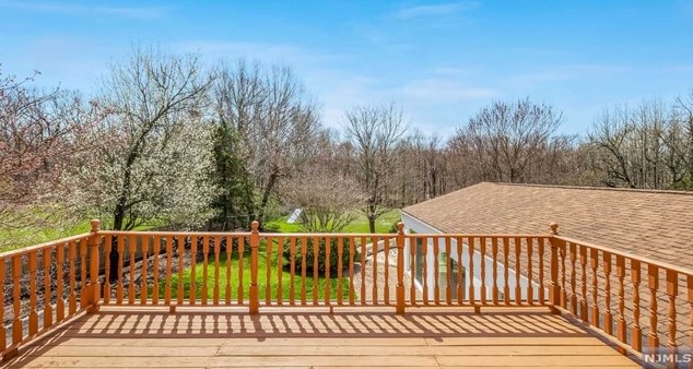 14 Greenbrook Rd, West Caldwell NJ  07006-4320 exterior