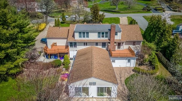 14 Greenbrook Rd, West Caldwell NJ  07006-4320 exterior