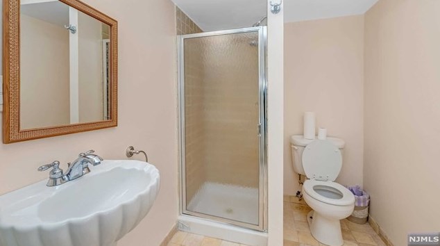 14 Greenbrook Rd, West Caldwell NJ  07006-4320 exterior
