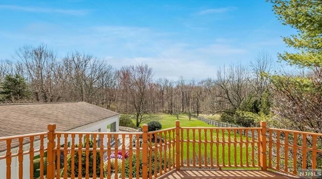 14 Greenbrook Rd, West Caldwell NJ  07006-4320 exterior