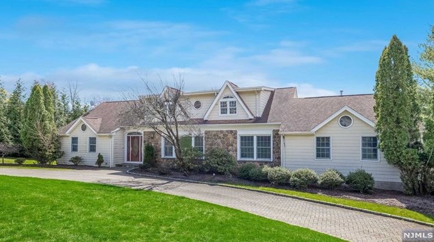 14 Greenbrook Rd, West Caldwell NJ  07006-4320 exterior