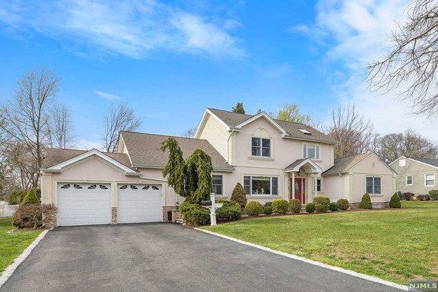 363 Monroe Ave, Wyckoff, NJ 07481