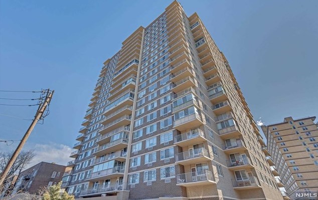 2150 Center Ave, West Fort Lee NJ  07024-5857 exterior