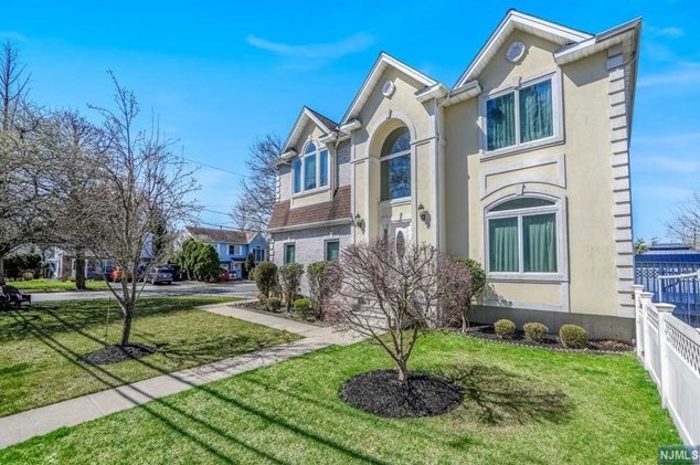 267 Grand St, N Milford, NJ 07646