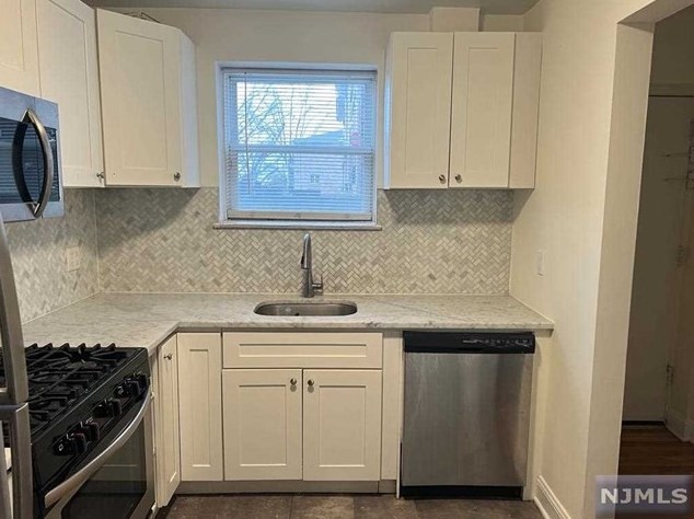 61 Bergen Blvd #9c, Palisades Park, NJ 07650