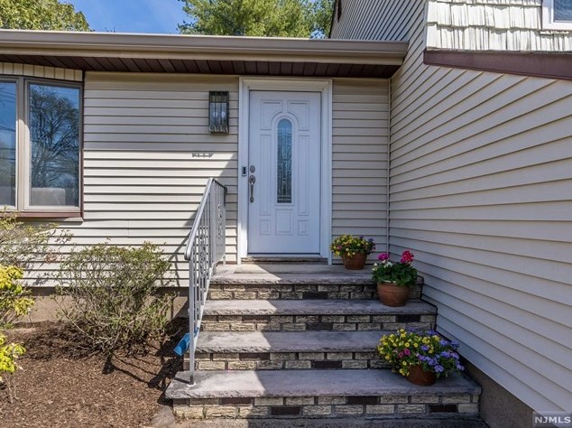 46 Jolen Dr, Hillsdale, NJ 07642