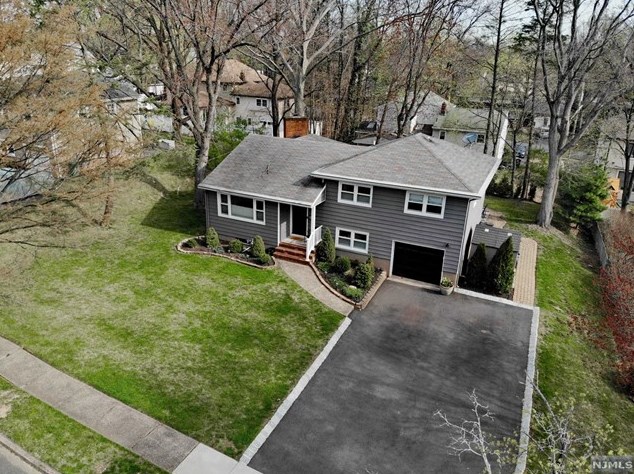 195 Nimitz Rd, Paramus, NJ 07652-4611