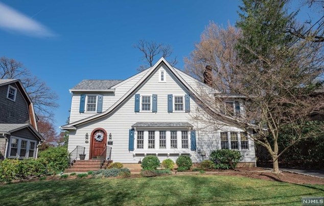 79 Van Allen Rd, Ridgewood, NJ 07452