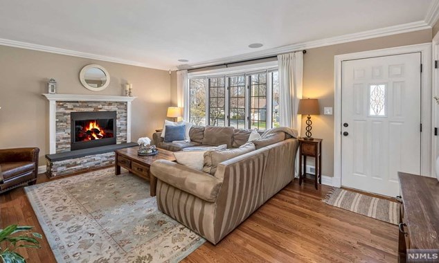 20 Ladik Pl, Montvale, NJ 07645