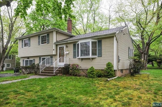 23 Asmus Rd, Closter, NJ 07624