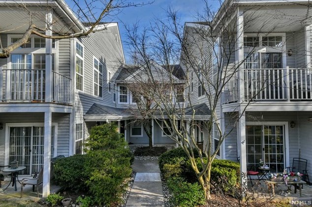 1268 Paddington Rd, Mahwah, NJ 07430