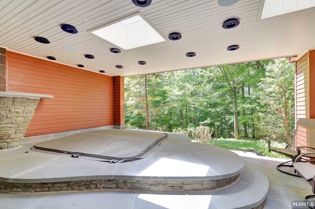 58 Old Quarry Rd, Englewood, NJ 07631-5123
