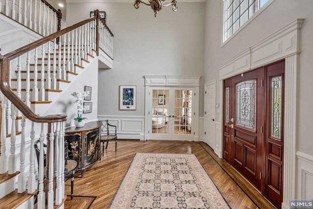 15 Cider Ct, Mahwah, NJ 07430