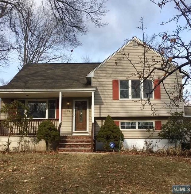 99 White Pond Rd, Waldwick, NJ 07463