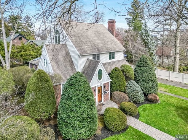 205 Vandelinda Ave, Teaneck, NJ 07666