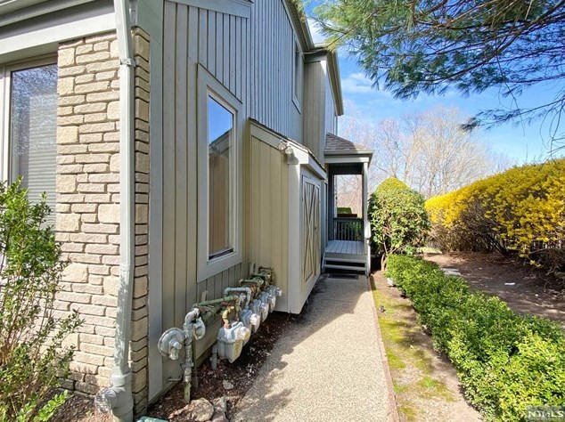 322 Vista View Dr, Mahwah, NJ 07430
