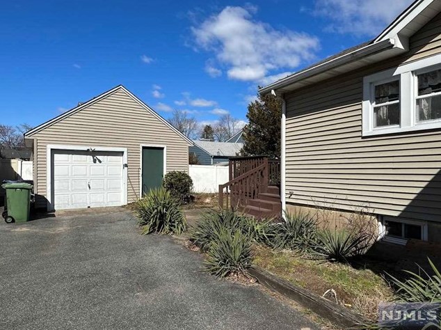 519 Albradt St, Paramus, NJ 07652