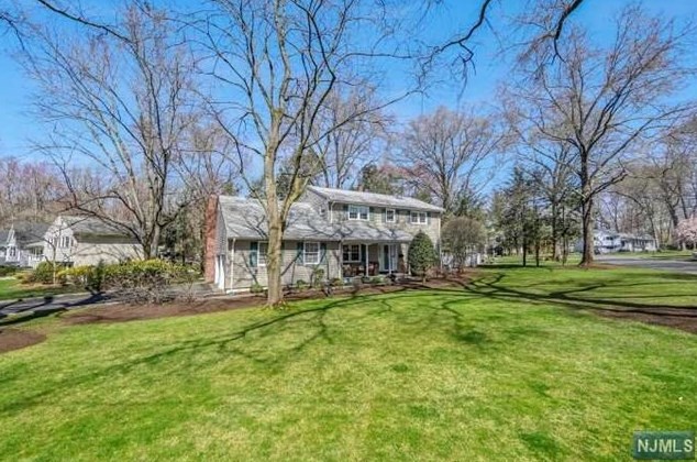30 Maryann Ln, Harrington Park, NJ 07640