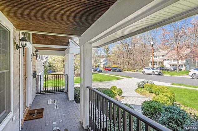 92 Downey Dr, Tenafly, NJ 07670