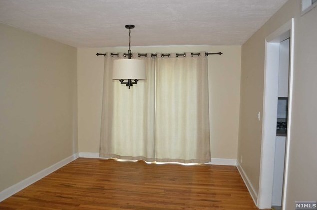 136 Waldwick Ave, Waldwick NJ  07463-2245 exterior