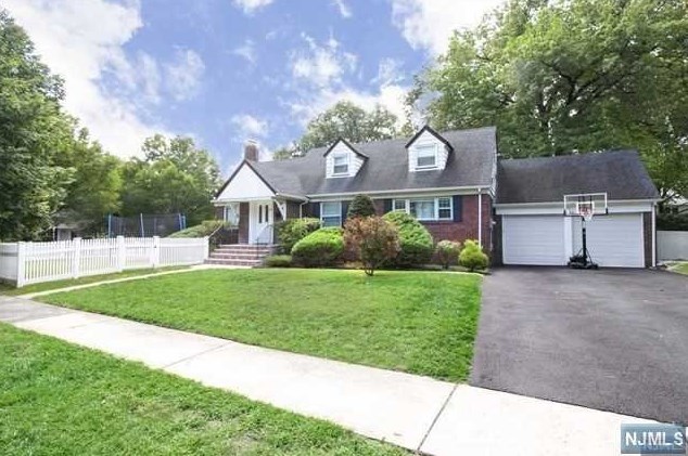 62 Thornbury Ave, Ridgewood, NJ 07452