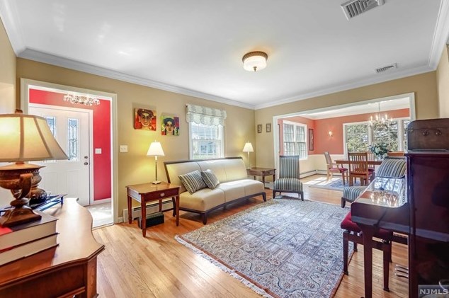 197 Bellair Rd, Ridgewood, NJ 07450