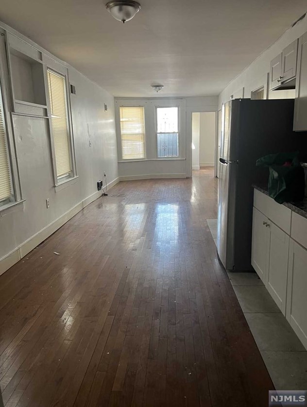 215 S 6th St #1, Newark, NJ 07103