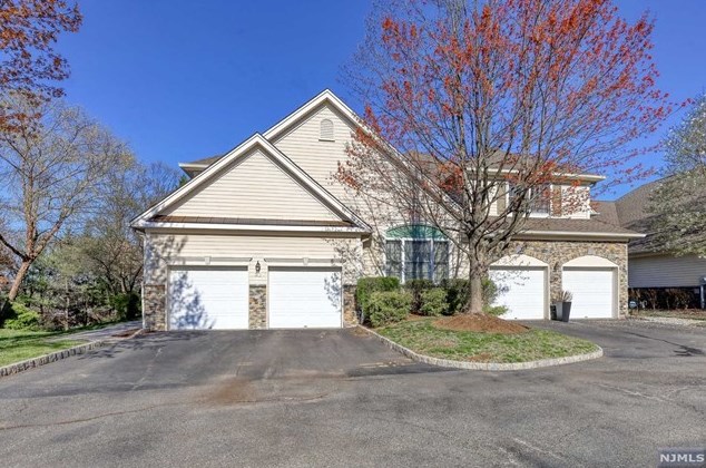 32 Schindler Ct #32, Upper Saddle River, NJ 07458