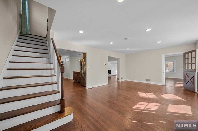 210 Vreeland Ave, Midland Pk, NJ 07432-1664