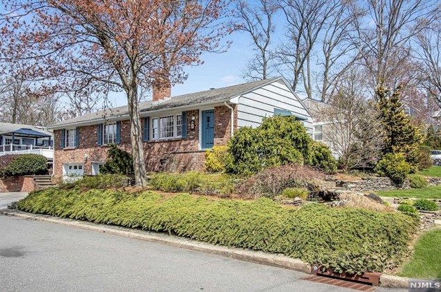 950 Ridgewood Blvd, Westwood, NJ 07676-4608