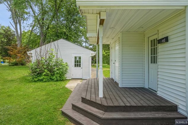 49 Island Terrace, Oakland, NJ 07436