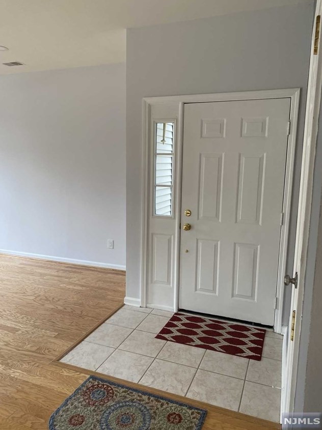 432 Cambridge Dr, Kinnelon, NJ 07405