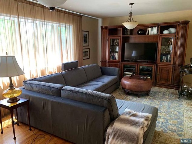 126 Hawthorne Ave, Park Ridge NJ  07656-1276 exterior