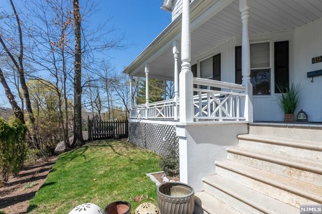 49 E Clinton Ave, Tenafly, NJ 07670