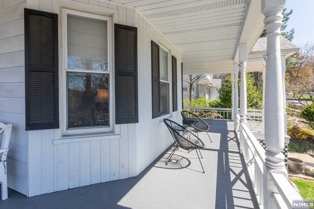 49 Clinton Ave, Tenafly NJ  07670-2102 exterior