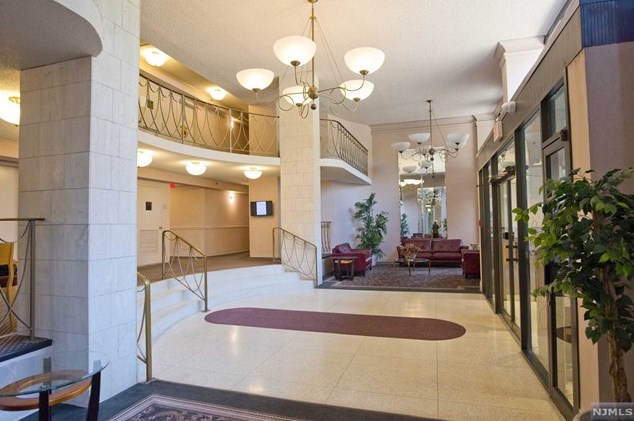 160 Overlook Ave, Hackensack NJ  07601-2203 exterior