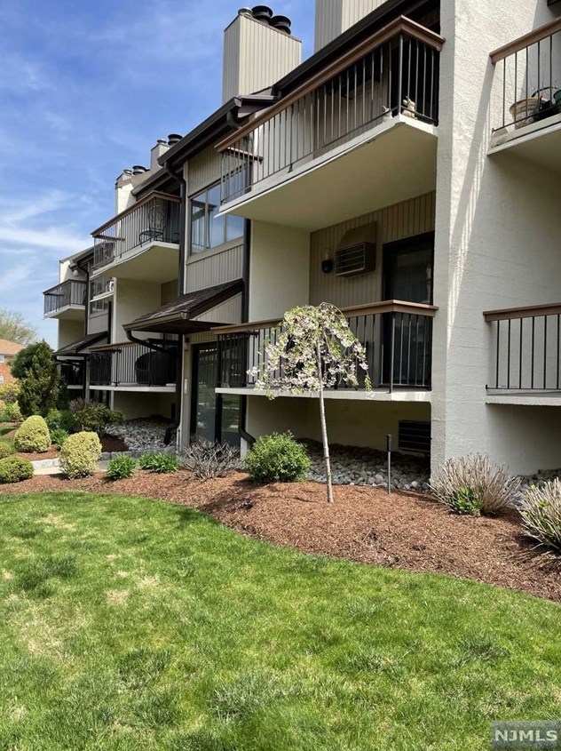 302 Hackensack St, Wood-Ridge, NJ 07075