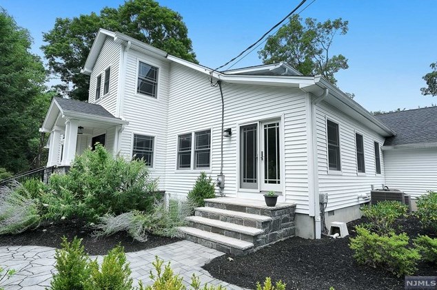 759 Linden Way, Franklin Lakes, NJ 07417