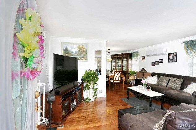 194 Carlson Pl, Bergenfield, NJ 07621-2402