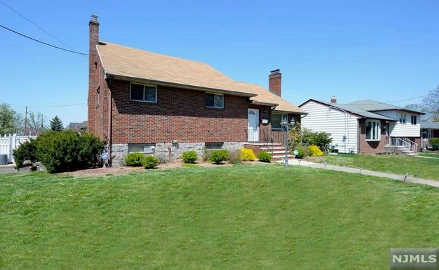 194 Woodside Ave, Lodi, NJ 07644