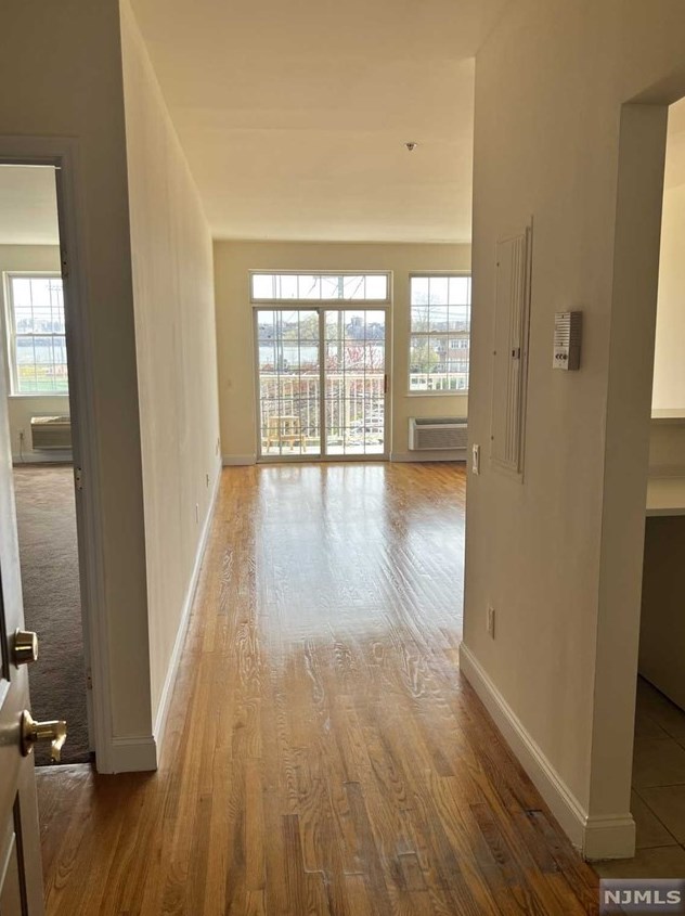 1100 River Rd #205, Edgewater, NJ 07020