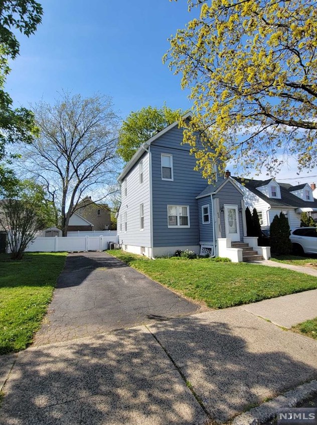 336 10th St, Carlstadt, NJ 07072