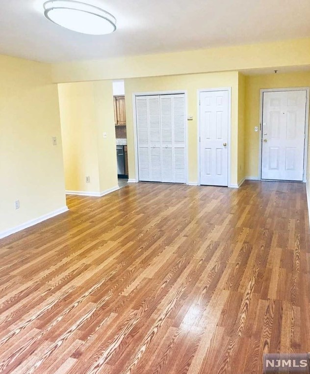 65 Fairview St #2b, Palisades Park, NJ