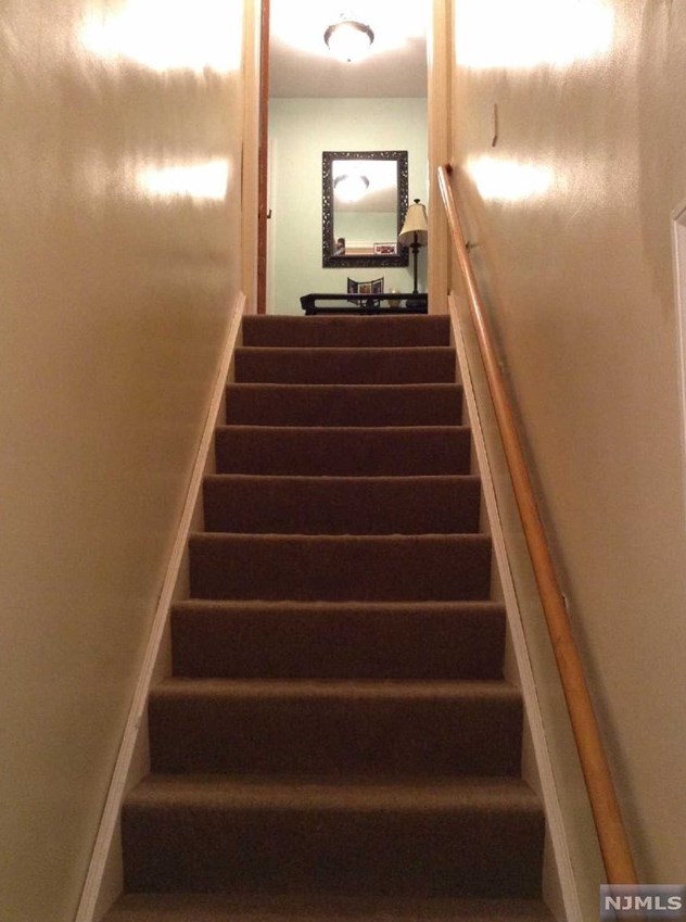 226 10th St, Palisades Park, NJ 07650