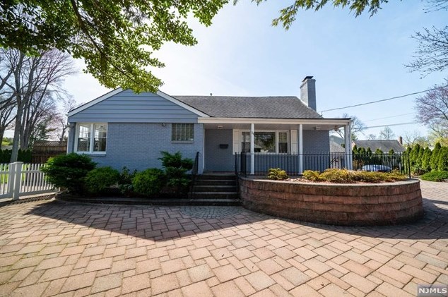 34 Berwyn Pl, Bergenfield, NJ 07621