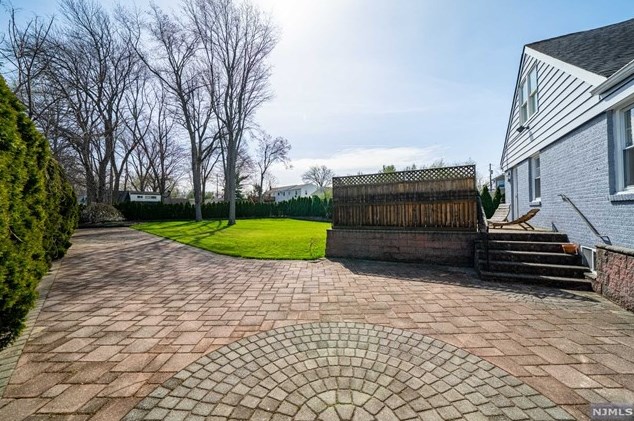 34 Berwyn Pl, Bergenfield NJ  07621-1105 exterior