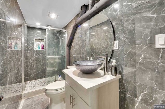 7 Easedale Rd, Wayne NJ  07470-2484 exterior